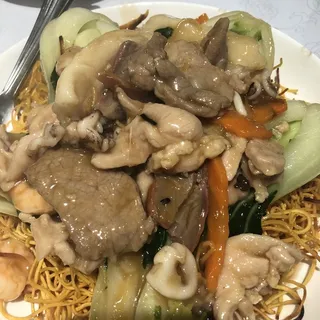 32. Hong Kong style Beef Chow Fun