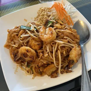 Pad Thai with shrimp