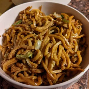 Lo mein with chicken