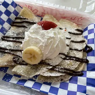 Banana-strawberry-NUTELLA crêpe: simple, basic, decent but nothing out of the ordinary. But honestly: Nutella!