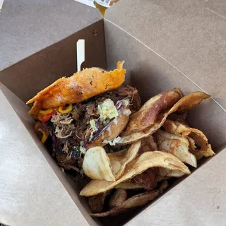 Pulled Porkland Sammie