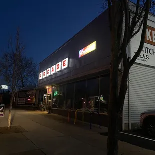 the outside of a restaurant
