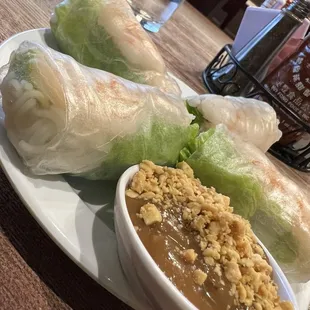 Boiled shrimp spring rolls