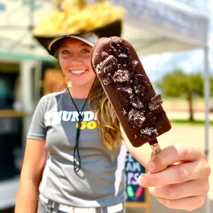 This was a match made in heaven. To bad she didn't have a bib!