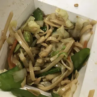 Delicious chicken lo mein