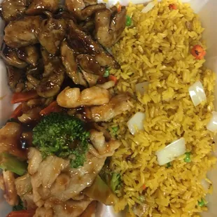 2 Entrees Hibachi chicken and chicken with broccoli with fired rice
