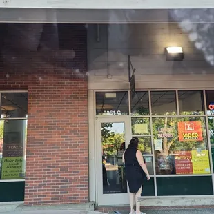 Front of Wongs Chinese restauraunt where they have noooo customer service skill!!!!