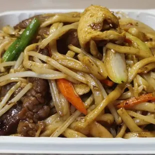 a container of noodles with meat and vegetables