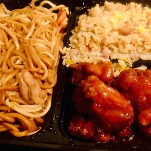 Wong&apos;s kitchen, Kowloon, dinner features, sweet, sour pork, pork, fried rice, and Chew Mein or Choice of Pork Chop Suey