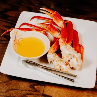 STEAMED SNOW CRAB LEGS