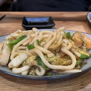 Seafood Yaki Udon