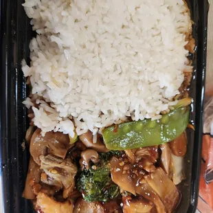 Szechwan Chicken Combination Platter