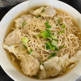 Wonton noodle soup