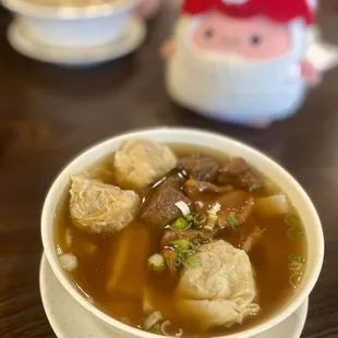 Beef brisket and wonton soup with rice noodle