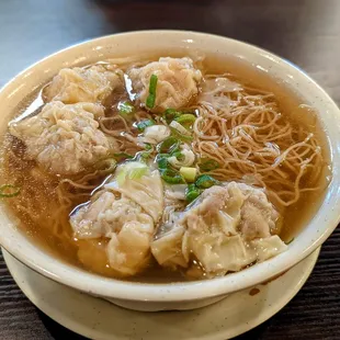 Homemade wonton noodle soup large