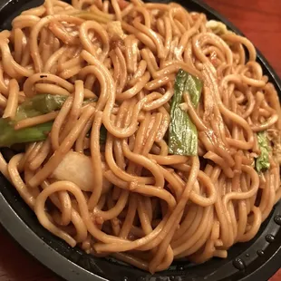 The SIDE order of lo mein noodles.