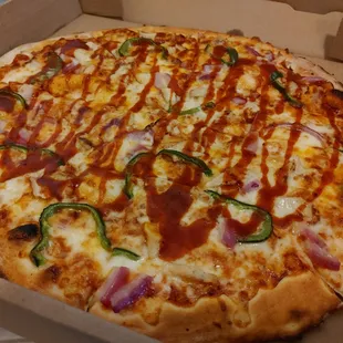 14&quot; thin crust Chris&apos; Famous BBQ Chicken Pizza