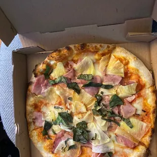 10&quot; Pig and Pineapple Pizza Lunch