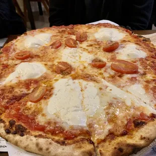 #10/Burrata (Tomato Sauce, Cherry Tomato, Burrata, Parmigiano, $29)- 4/5 stars