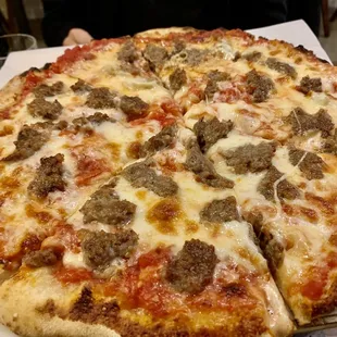 #9/Italian Sausage (Tomato Sauce, Italian Sausage, Mozzarella, $29)- 3.5/5 stars