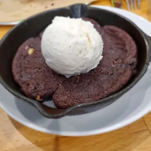 Cast Iron Black &amp; White Cookie