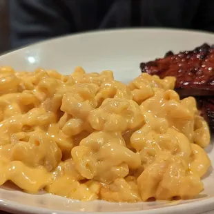 Kids tri-tip with Mac n cheese