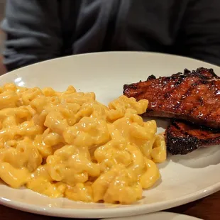 Kids tri-tip with Mac n cheese