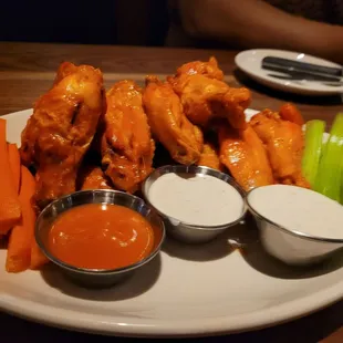 chicken wings and fried chicken, chicken, food, chicken wings, fried chicken wings, bbq chicken, poultry, bbq wings, fried chicken