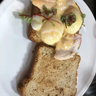 Eggs Benedict