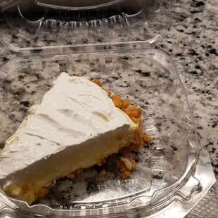 Lemon cream pie