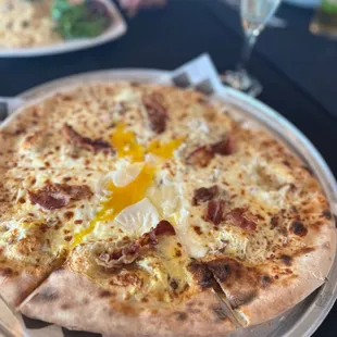 Breakfast pizza
