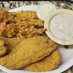 food, chicken wings and fried chicken