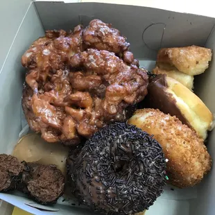 Came for a drive and thought good spot to drive to was to get some Apple fritters for the family. The owner always has a smile on his face.