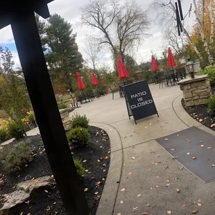Outdoor patio is located between restaurant building and parking