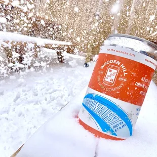 Snowburst is back! 

Juicy IPA | 6.7% ABV

The forecast is in! Get ready for a downfall of the tropical flavors of Mosaic hops.