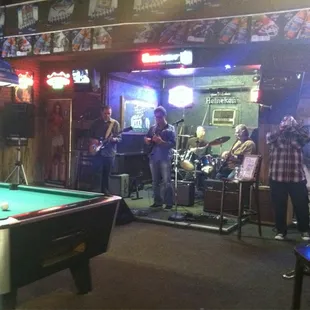 Blues jam hosted by Mike Gibbons.