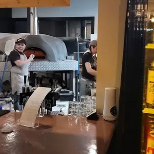 Wood fired pizza and great and unique beer on tap.