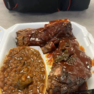Pork ribs &amp; baked beans