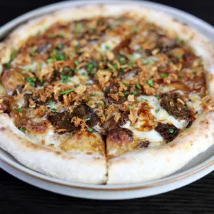 French Onion Pizza-
Beef Short Rib | Caramelized Onion | Gruyere