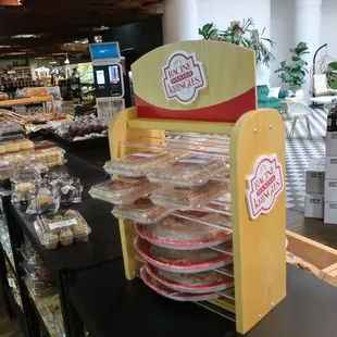 Oh, smaller size Kringles do exist!