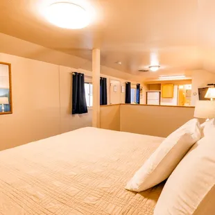 Room 28.  King Efficiency