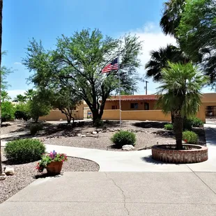 Woodland Palms Assisted Living &amp; Memory Care courtyard