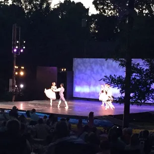 Tonight is the Bluemoon over Kentucky and Ballet Under the Stars is not to be missed. Sounds like a good combo to me.