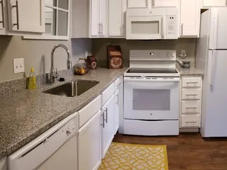 Lakeview Court Apartments