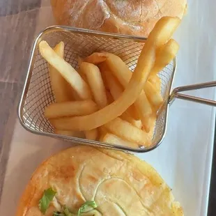 Bombay Vada Pav Burger with Masala fries (2 pcs)