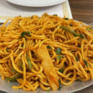 Too much tomato in hakka noodles- no soya sauce- disappointment