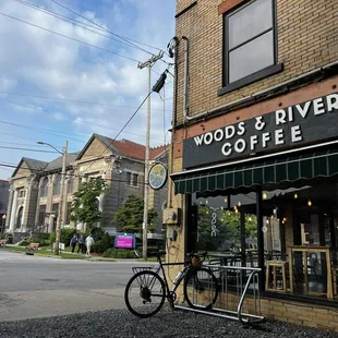a bicycle parked in front of a coffee shop