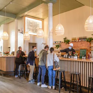 22 craft beers and 7 natural wines on tap to choose from, plus an extensive selection of wines by the bottle and beer cans to go!