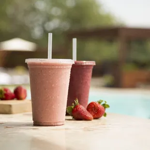 Post-workout recovery nutrition, or something like a healthy treat, the Earthbar has exactly what you need: Smoothies, Juices, and more.