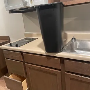 Does the trash can go here?